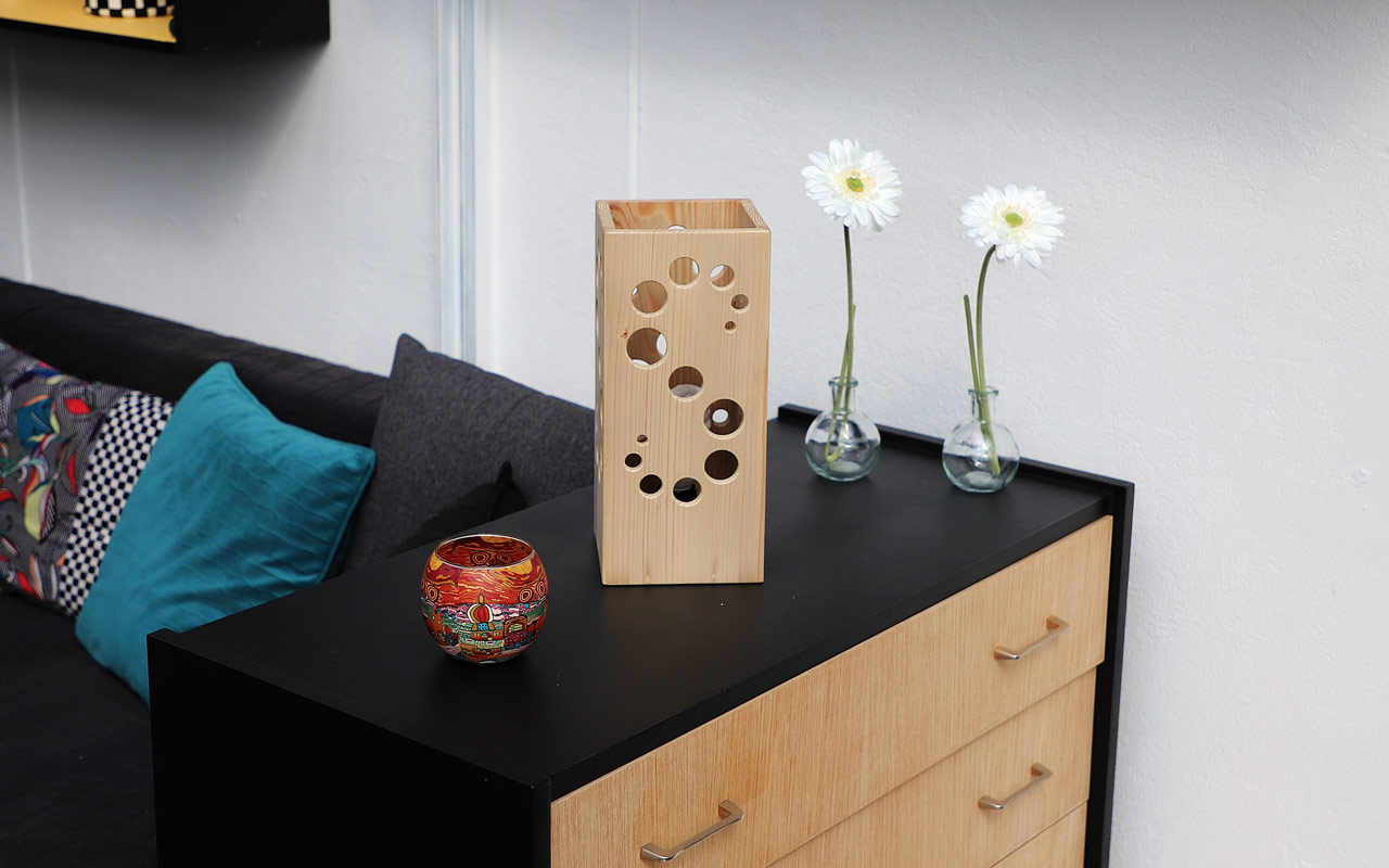 Table-basse-Bois-Palette-Roulette-Sur-Mesure-Raquel-P1 Table basse en bois de palette recyclé avec niches et tiroirs profil décor