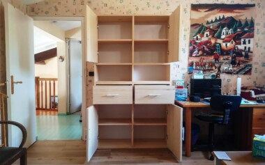 Armoire-porte-et-niche-bois-massif-face2 Armoire rangement bois massif portes et tiroirs