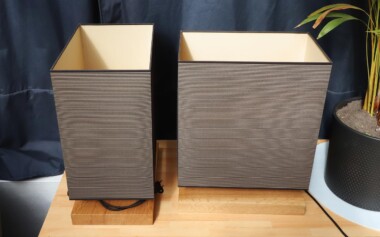 Lampe à poser avec socle chêne et abat jour rectangulaire Création Lampe à poser TOWER