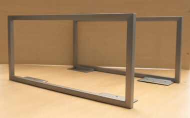 Piètement métal en acier brossé pour buffet bas Fabrication pied en métal brossé pour meuble