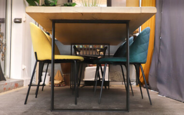 Piètement métal en acier noir mat pour table Fabrication pied en métal noir mat pour table hêtre