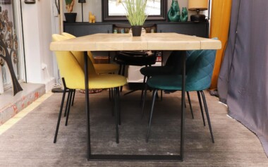 Piètement métal en acier noir mat pour table Fabrication pied en métal noir mat pour table hêtre