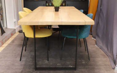 Piètement métal en acier noir mat pour table Fabrication pied en métal noir mat pour table hêtre