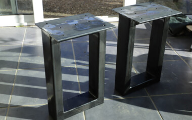 Piètement métal en acier brut pour banc Fabrication pied en métal brut pour banc chêne