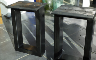 Piètement métal en acier brut pour banc Fabrication pied en métal brut pour banc chêne