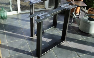 Piètement métal en acier brut pour table fabriqué par lafabrikabrak sur bordeaux Fabrication pied en métal brut pour table chêne