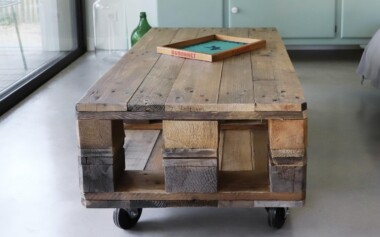 Table basse en palette avec grande et petites niches de rangement table basse en bois de palette recyclé et transformé