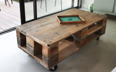 Table basse en palette avec grande et petites niches de rangement table basse en bois de palette recyclé et transformé